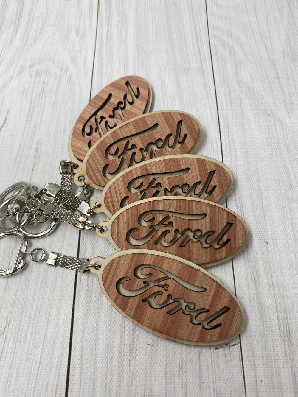 брелок с логотипом авто