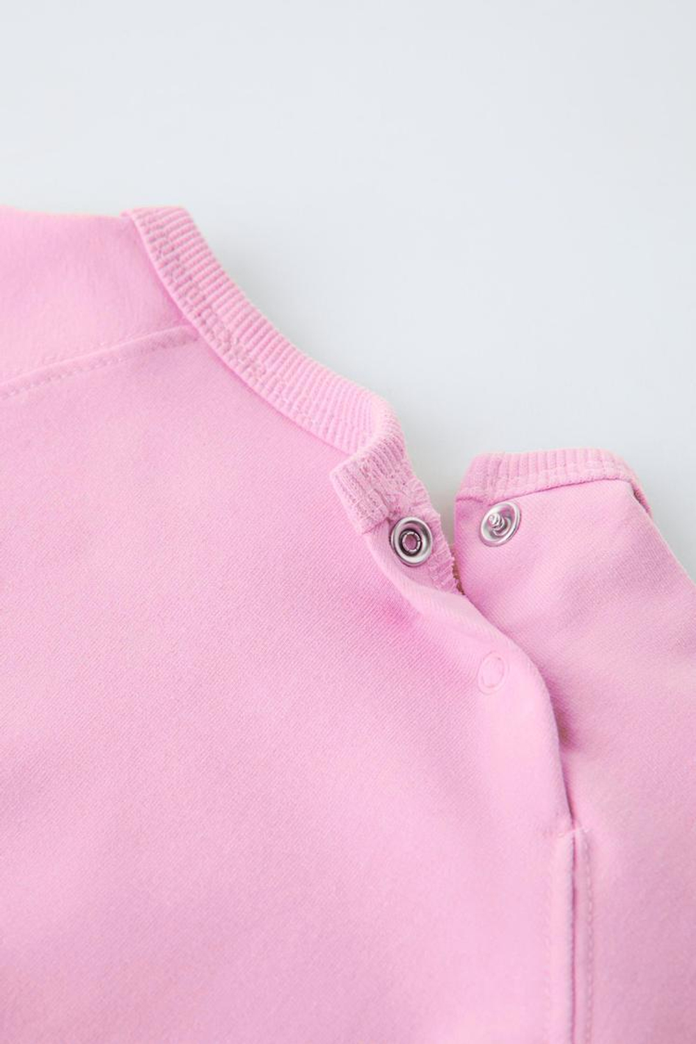 ZARA ОДНОТОННЫЙ КОМПЛЕКТ ИЗ ТОЛСТОВКИ И БРЮК ИЗ МЯГКОЙ ТКАНИ, МЯГКИЙ РОЗОВЫЙ