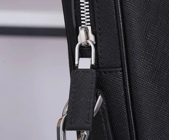 Портфель PRADA Saffiano, чёрный