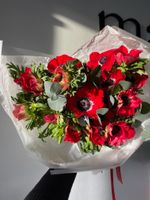 Букет из красных анемонов