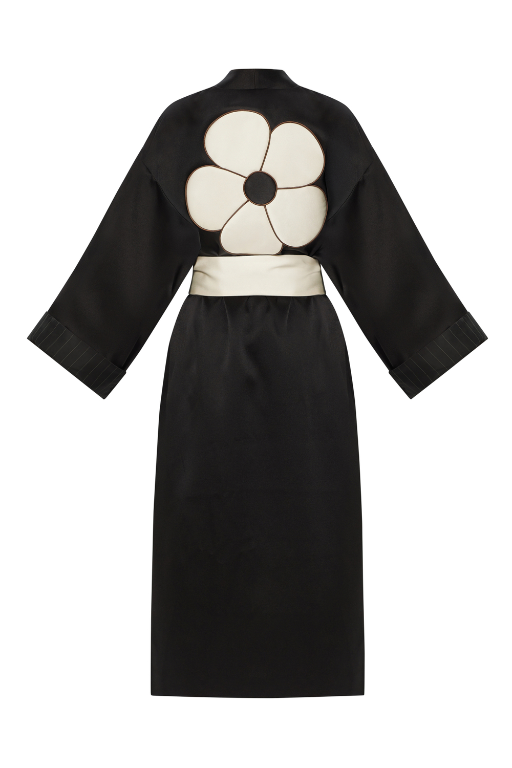 Кимоно женское с аппликацией на спинке изделия