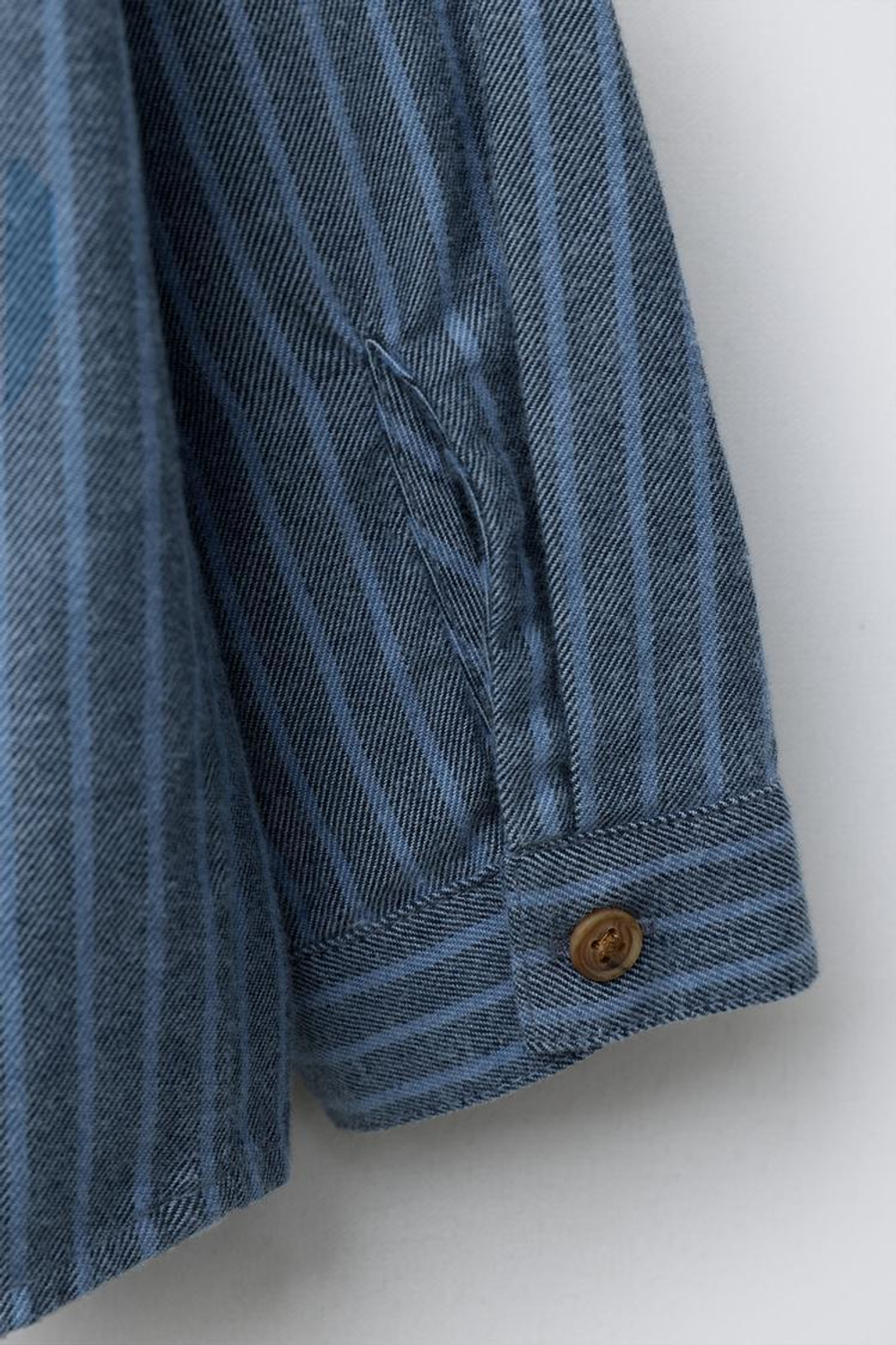 ZARA РУБАШКА В ПОЛОСКУ С ВОРОТНИКОМ-СТОЙКОЙ, СИНИЙ