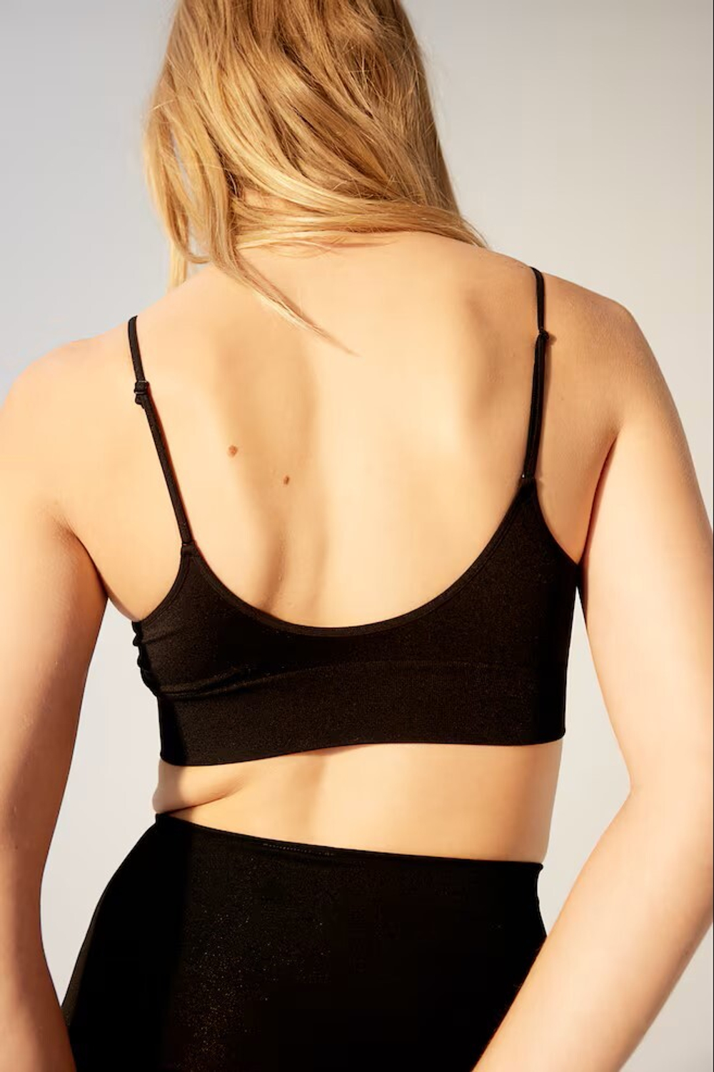 H&M Мягкий бесшовный бюстгальтер без косточек, черный