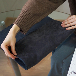 Коврик для MacBook Tapis из натуральной кожи теленка синего цвета