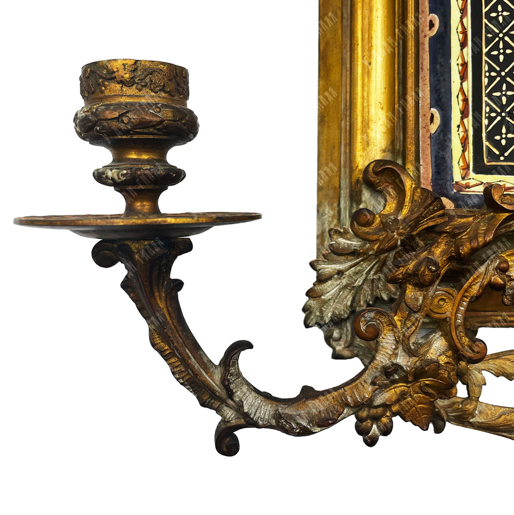 Канделябр настенный эпохи Наполеона III с фаянсовым орнаментом. Бронза, фарфор. Роспись, литье. XIX