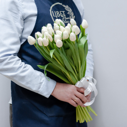 Тюльпаны белые под ленту