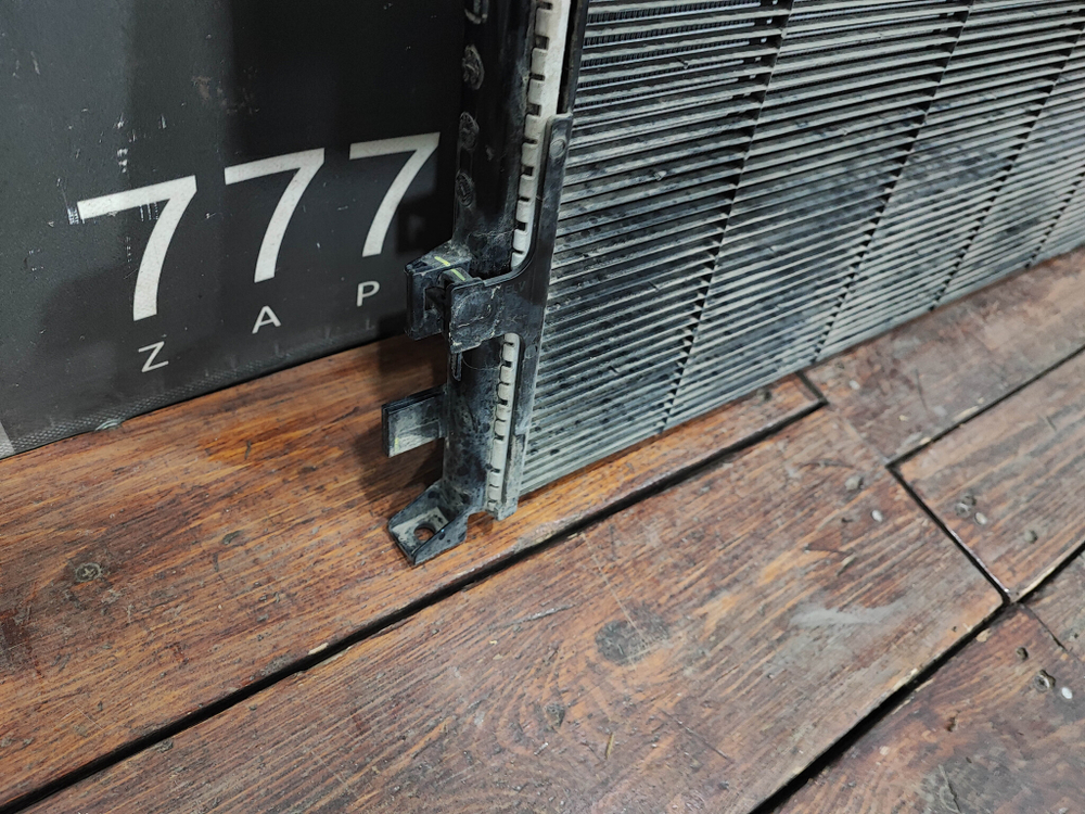 Радиатор низкотемпературный Haval F7 2 24-нв Б/У Оригинал 2127420XGW01A