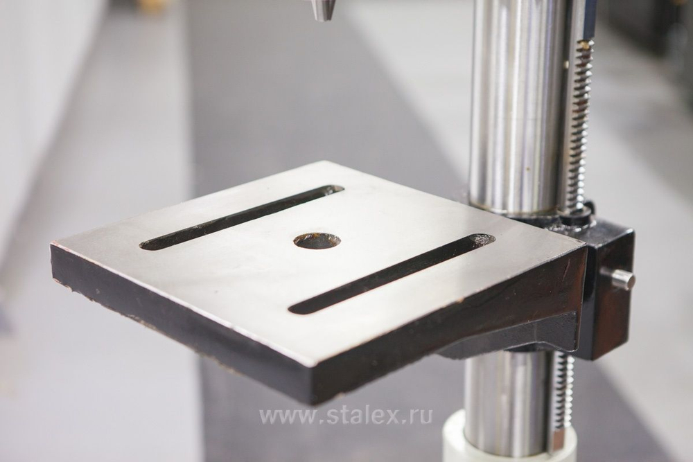 Вертикально-сверлильный станок Stalex SDP-32FM