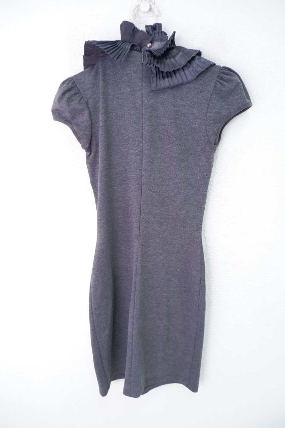 Платье с красивым воротом 42/44 размер