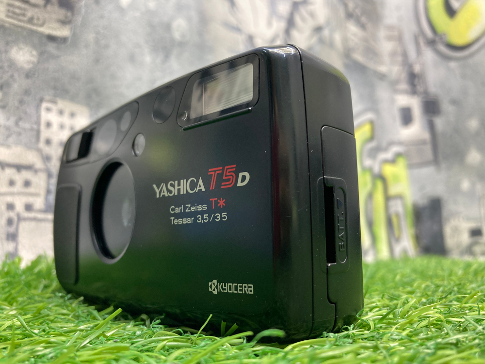 Yashica T5D