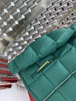 Пуховик Moncler