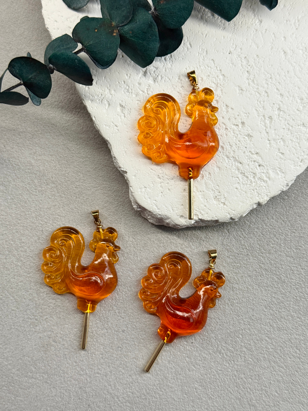 Подвеска "Петушок на палочке" ручной работы, апельсин, 30*35 мм