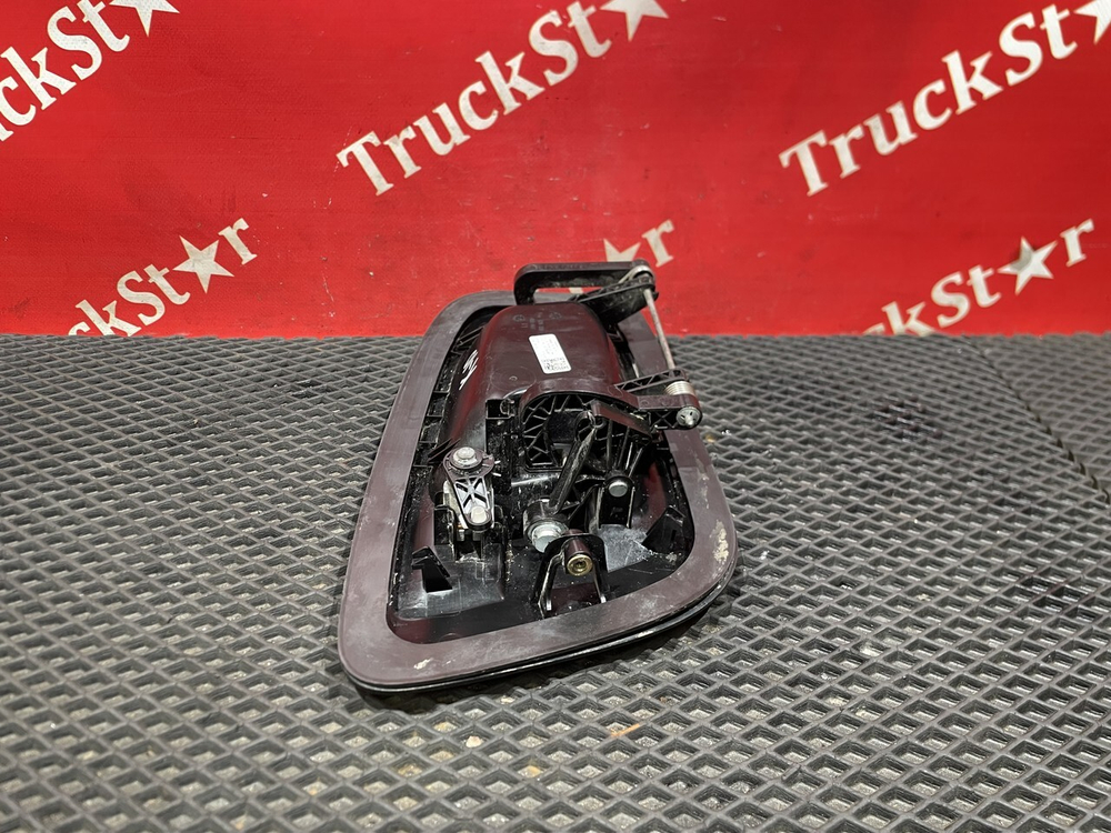 Ручка двери наружная левая 2023г.