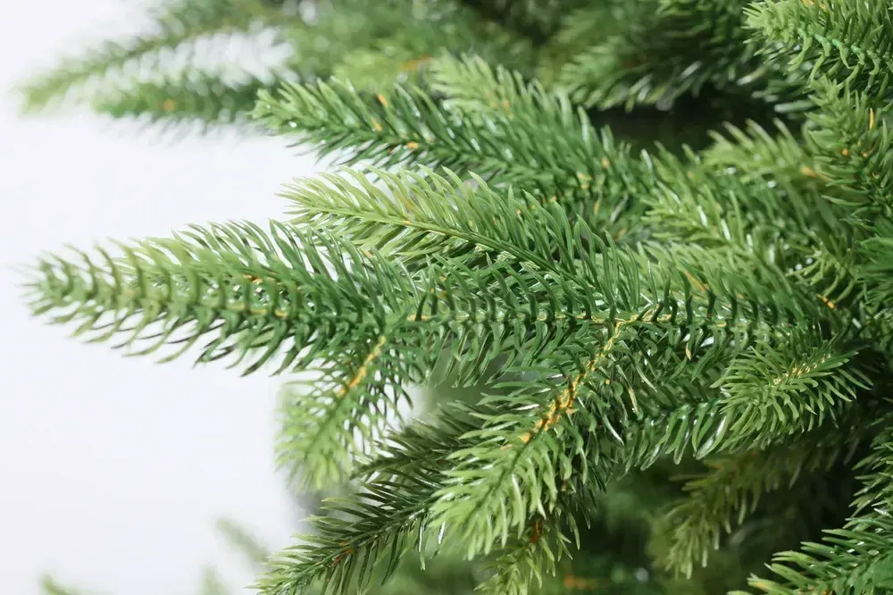 Елка с гирляндой встроенной «Сириус» (Литая хвоя) 215 см / 2,15 м