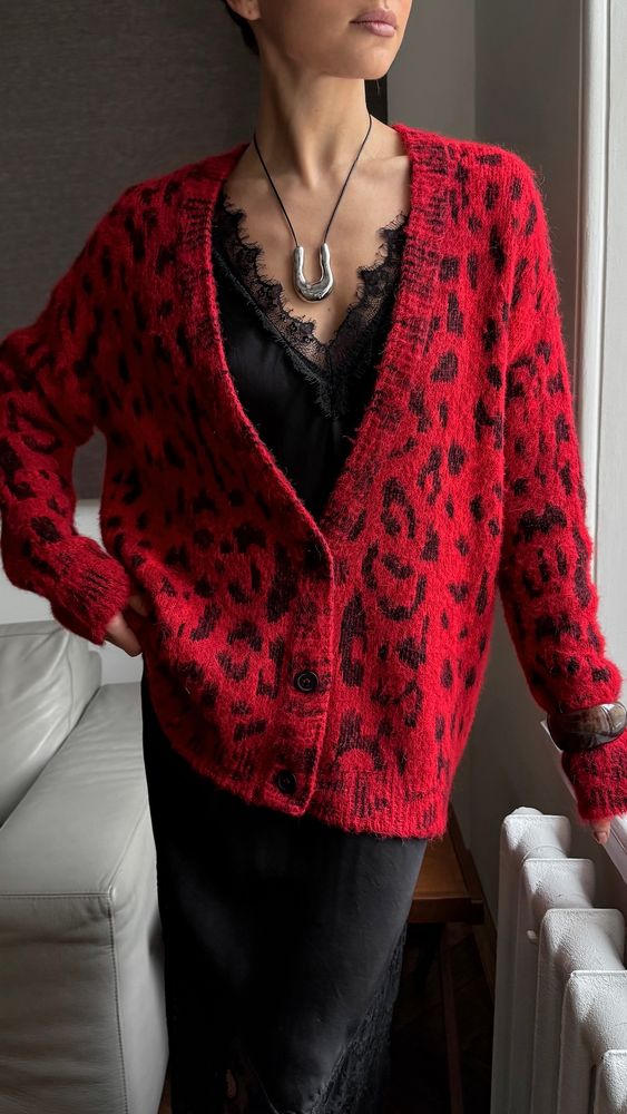 серебристый