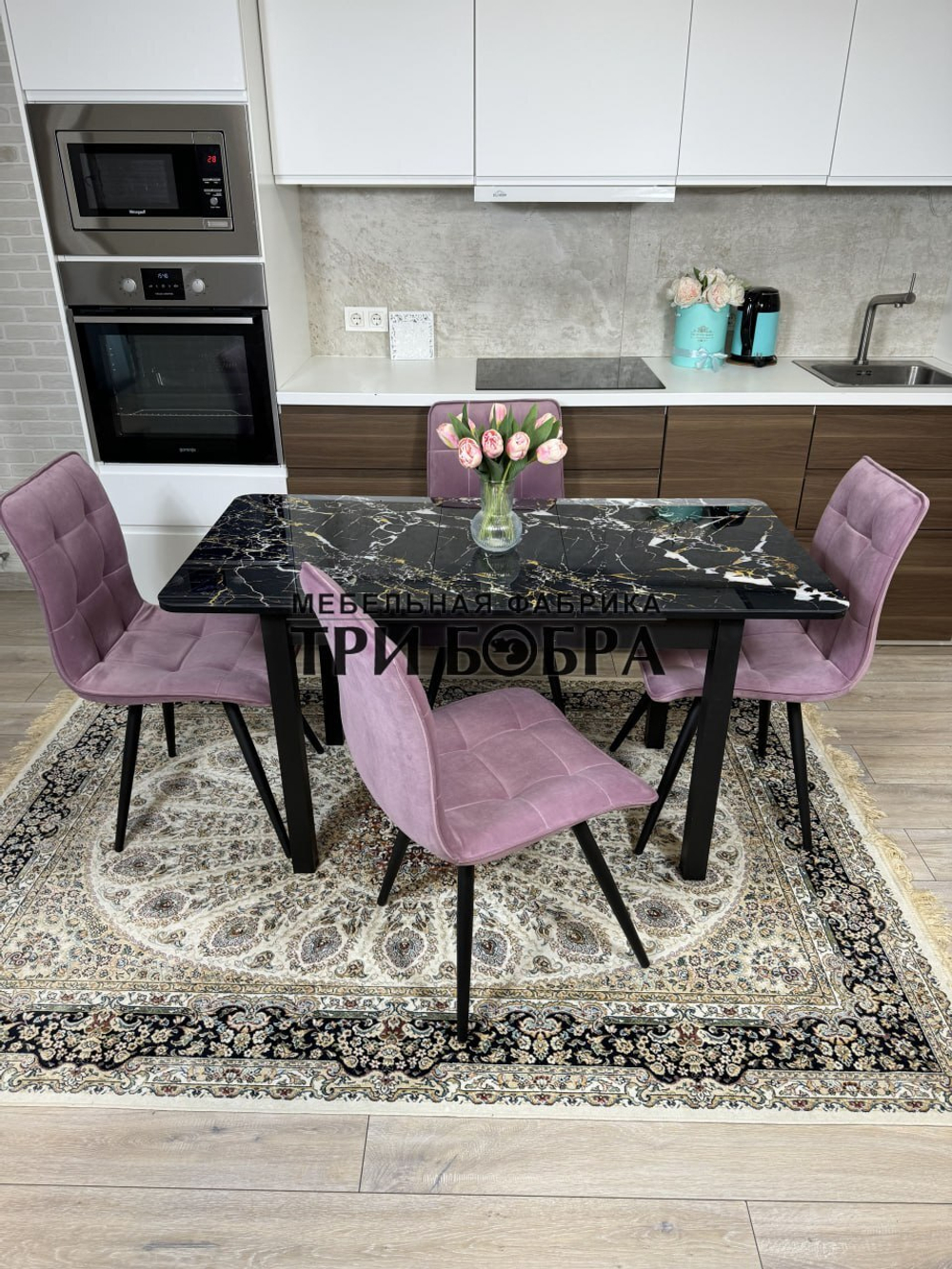 Стеклянный раздвижной стол "Черный мрамор" и стулья "ГУЧИ" пыльная роза