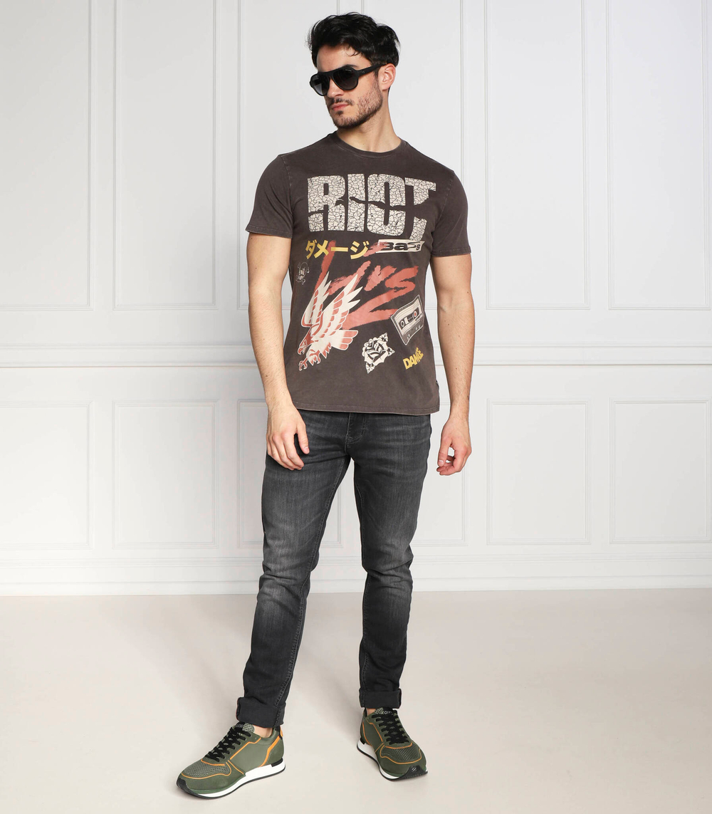 футболка riot tour GUESS - графитовый (M3RI40 KBDL0)