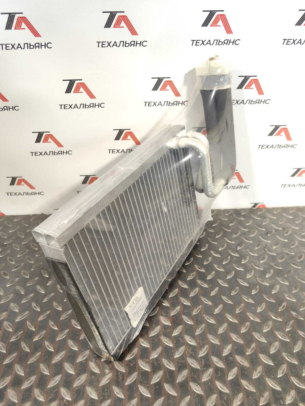 Радиатор отопителя 11Q6-90560