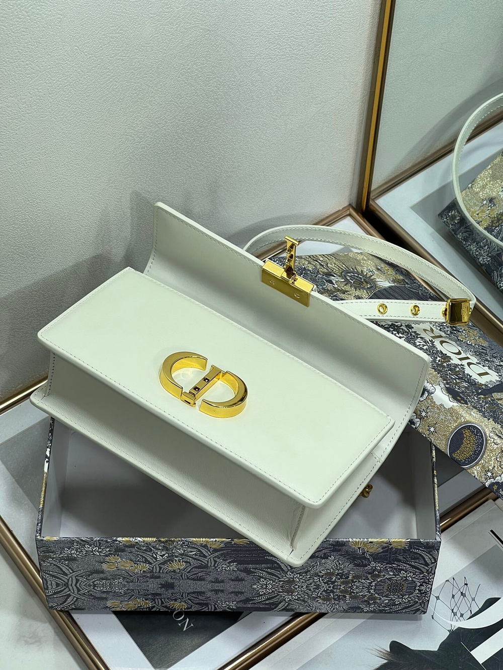 Christian Dior 30 Montaigne East-West Bag with Chain