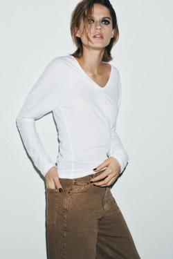 ZARA ХЛОПКОВАЯ ФУТБОЛКА С V-ОБРАЗНЫМ ВЫРЕЗОМ, БЕЛЫЙ