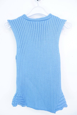 Жилет в голубом оттенке на рост 140-146, новый