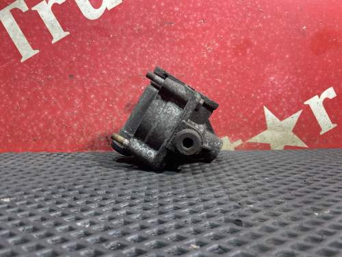 Клапан ускорительный