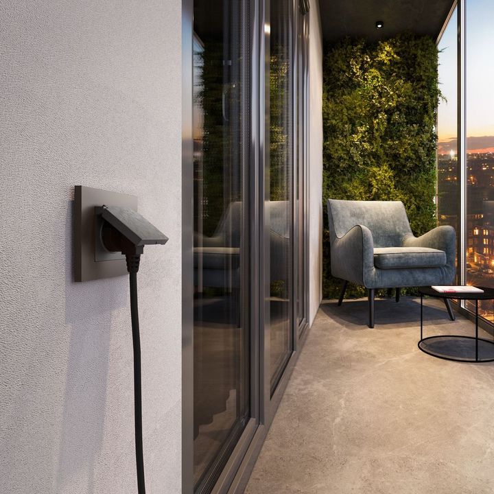 Розетка влагозащищенная с заземлением с защитной крышкой и шторками Werkel N графит рифленый W1171204 4690389213076