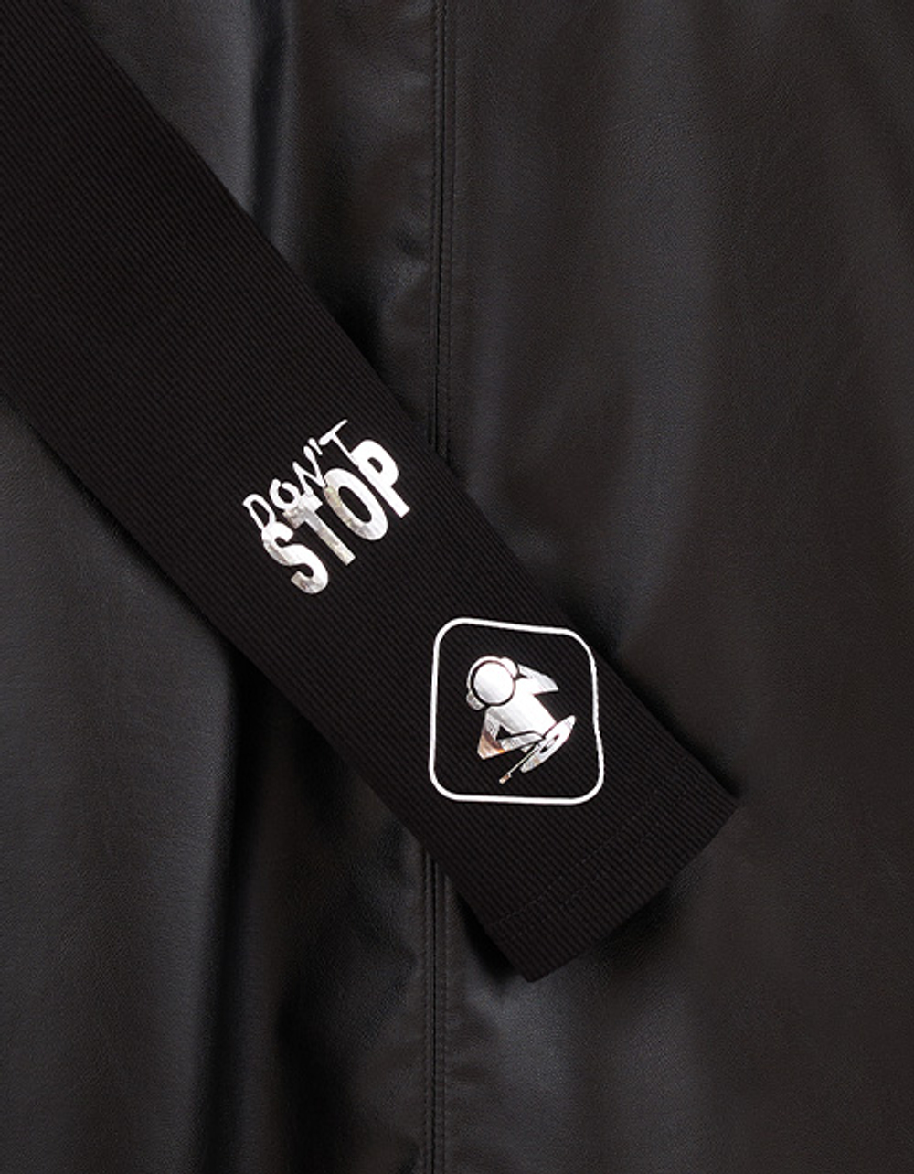 Стильное чёрное платье