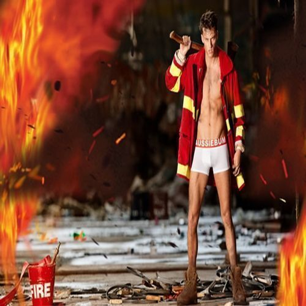 Мужские трусы боксеры белые с красной резинкой Aussiebum Flame Burn Hipster