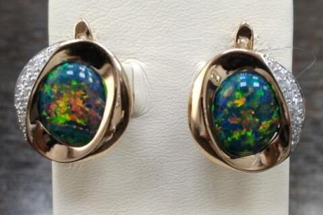 Серьги из золота с опалами