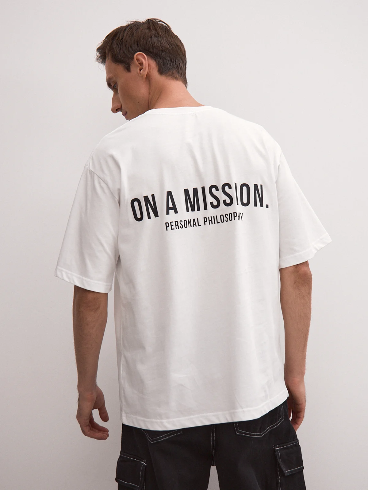 Футболка ON A MISSION.