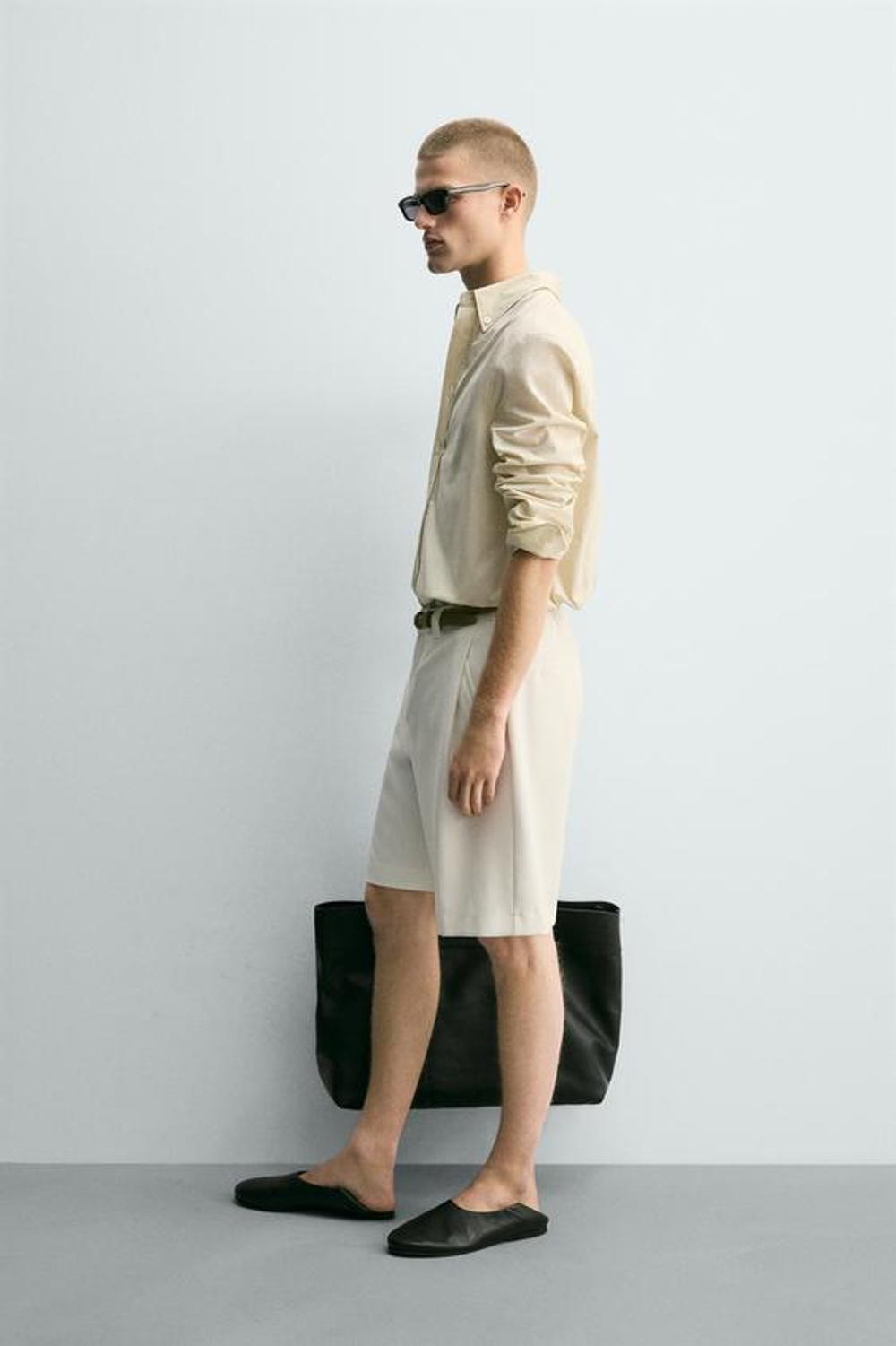ZARA ШОРТЫ RELAXED FIT С БОКОВЫМИ СКЛАДКАМИ, ЖЕЛТОВАТО-БЕЛЫЙ