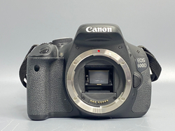 Canon 600D kit 18-55mm IS ll 13700 кадров