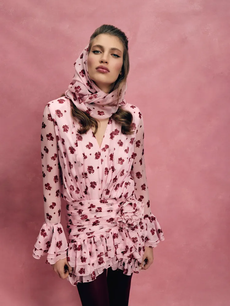 Mira, платье мини из светло-розового шифона с цветочным принтом, с розой