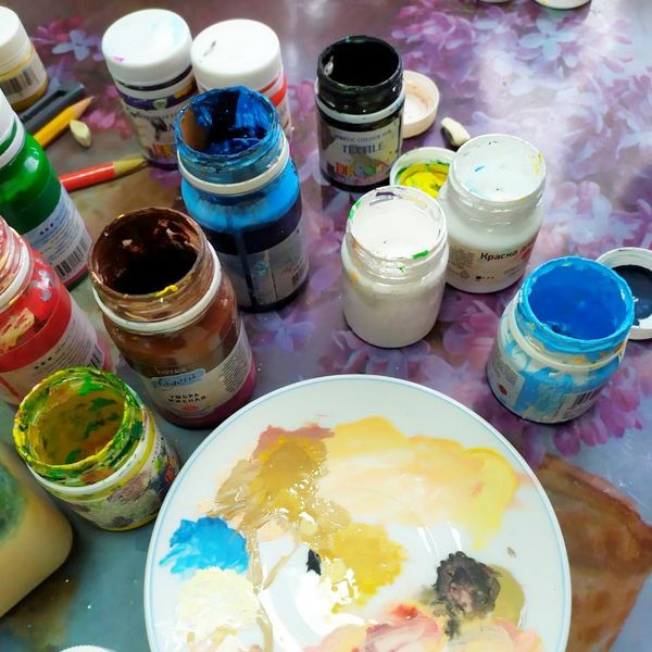 Какие краски используются для росписи матрешек