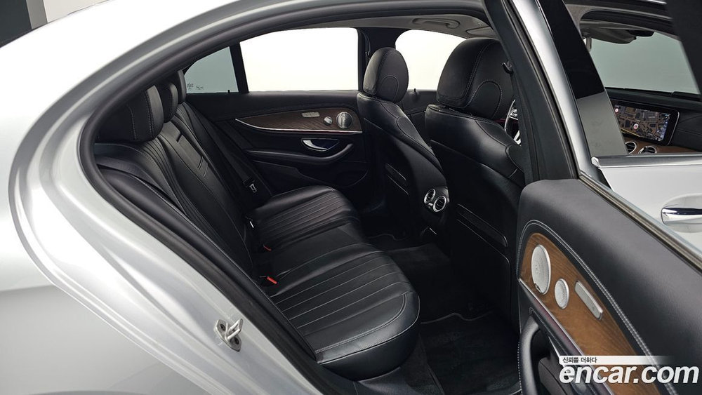 Mercedes-Benz E-Class W213 E300 4MATIC Exclusive (09.2020)