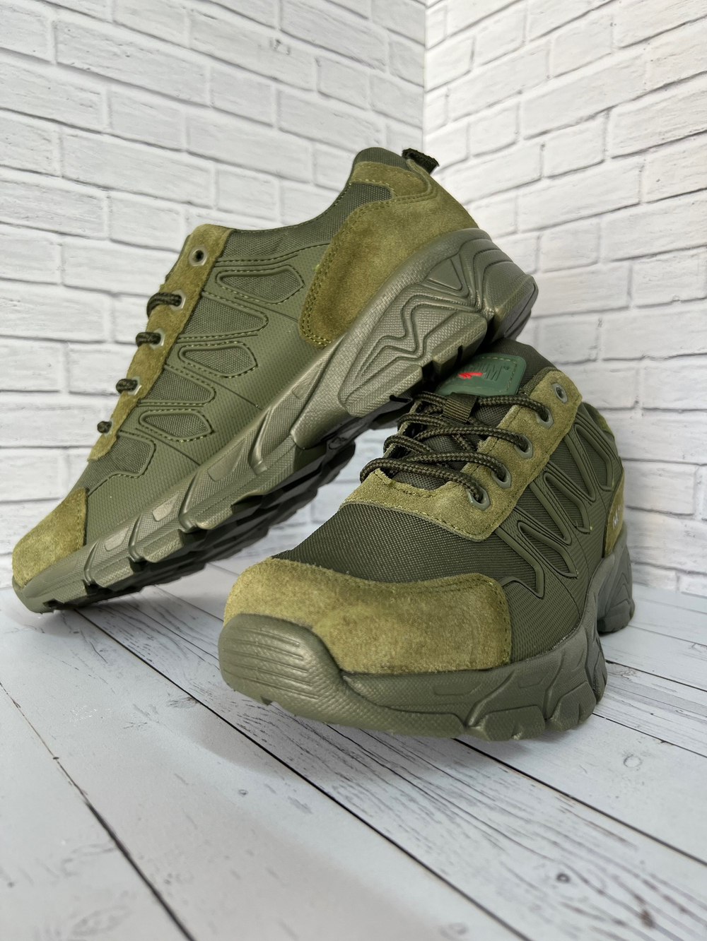 Треккинговые кроссовки Magnum / олива замша