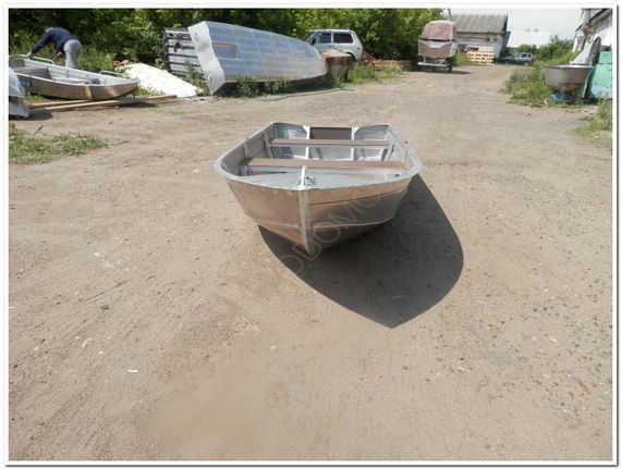 Алюминиевая лодка Вятка Профи 38 с консолью