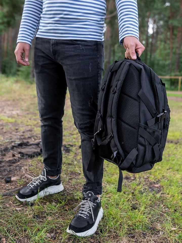 Рюкзак с двумя косыми карманами спереди (черный)