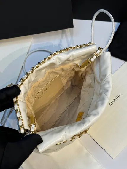 Сумка Chanel 22 mini белый