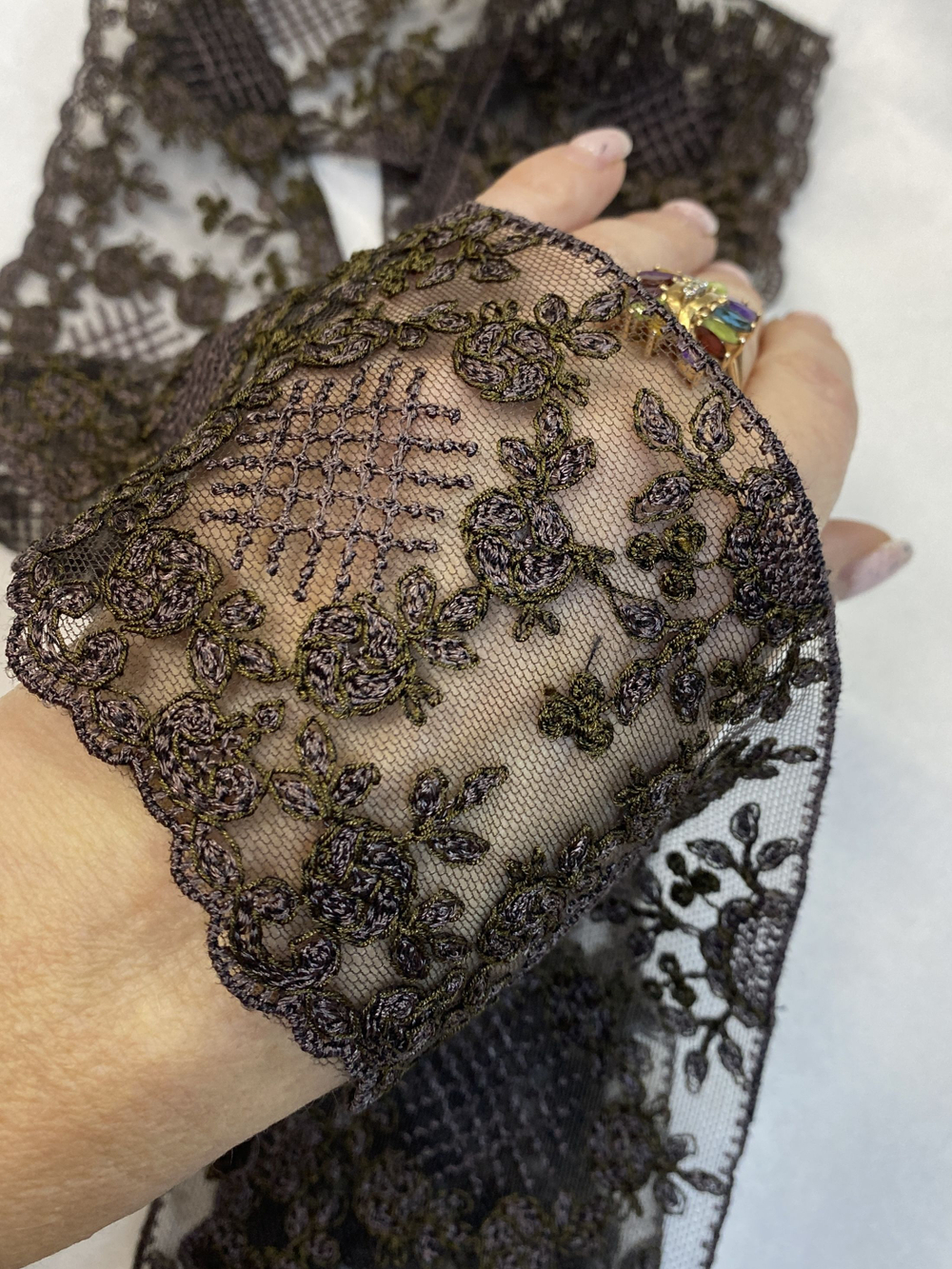 кружево на сетке вышивка шелк/хлопок (Франция) ш-7см отрез 2,1 м