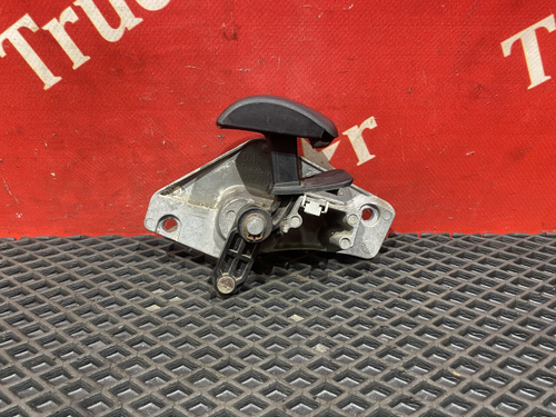 Ручка двери внутренняя левая 2020г