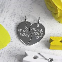 Парные серебряные кулоны подвески половинки сердца с гравировкой даты на заказ