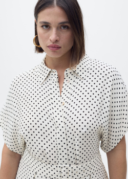 Платье в горошек с поясом