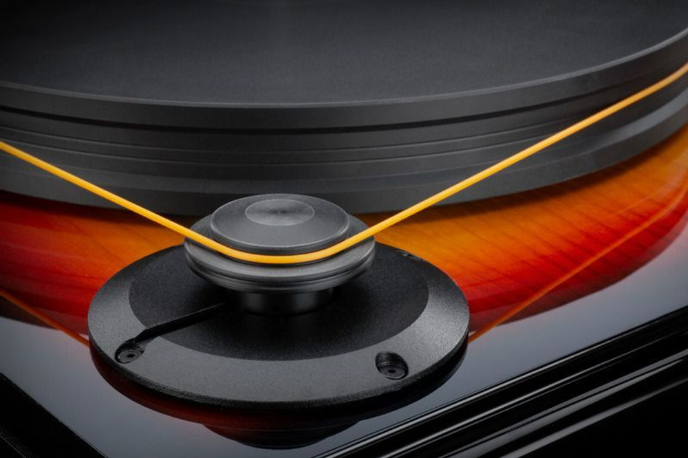 Виниловый проигрыватель MOFI ELECTRONICS Fender PrecisionDeck с картриджем MasterTracker Black