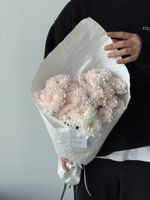 Букет - комплимент с хризантемой в персиковом оттенке 3 шт