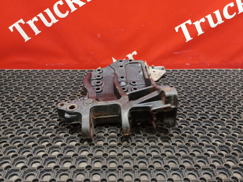 Кронштейн переднего бампера правый