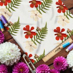 Ткань кулирная гладь крупные красные цветы и листья на белом фоне