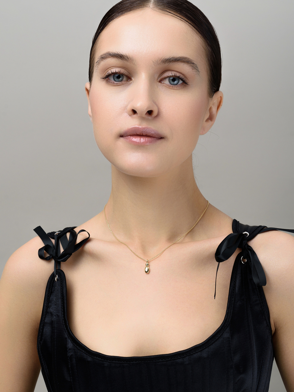 Колье с буквой