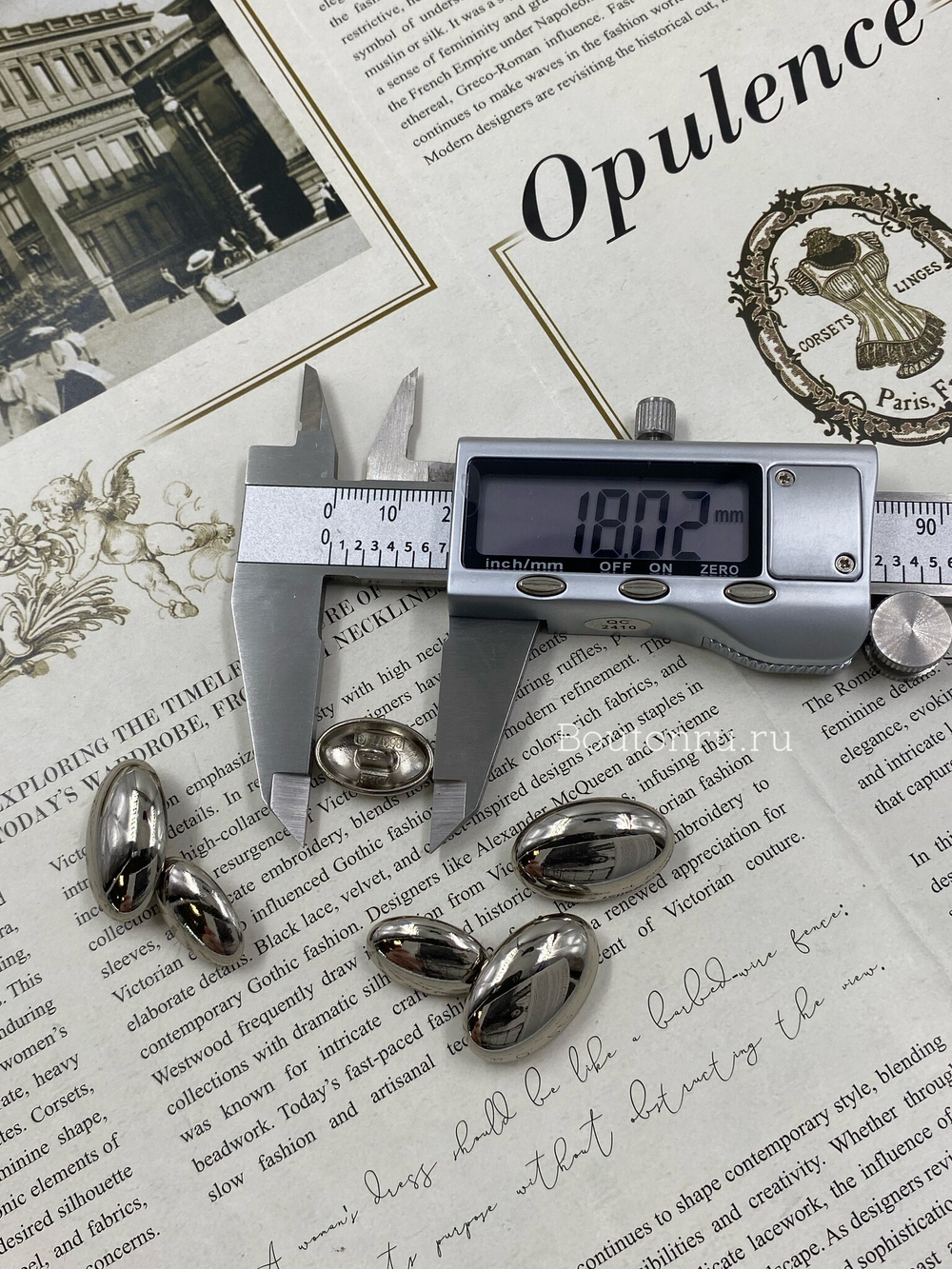 Пуговицы серебристые овальной формы